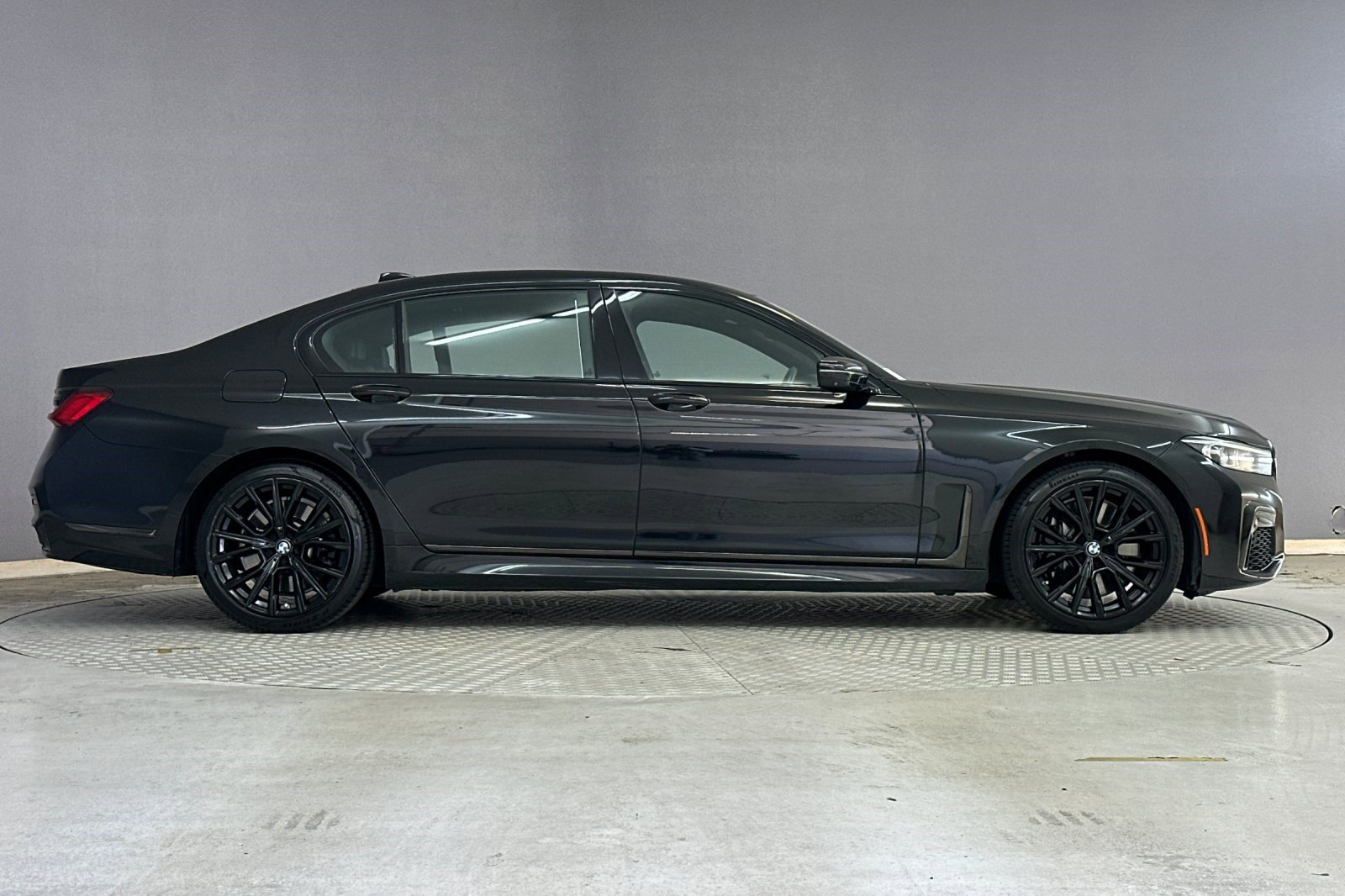 Used 2022 BMW 750i xDrive w/ Executive Package image 7