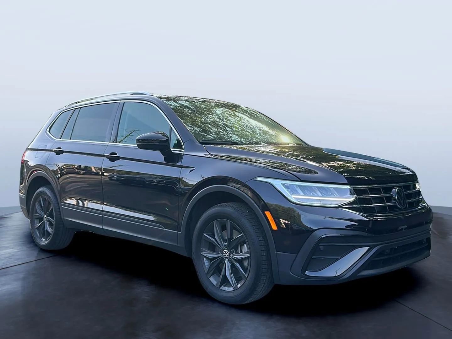 Used 2024 Volkswagen Tiguan SE image 7