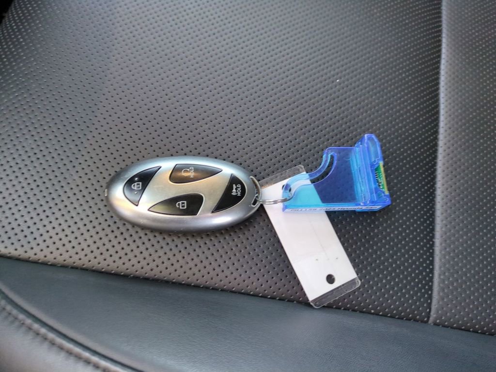 Certified 2025 Hyundai Santa Fe SEL image 35