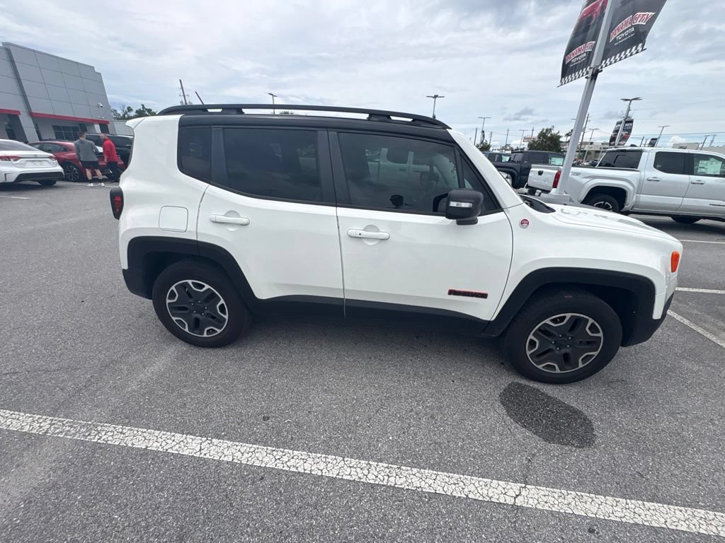 Used 2017 Jeep Renegade Trailhawk AWD/4WD image 16