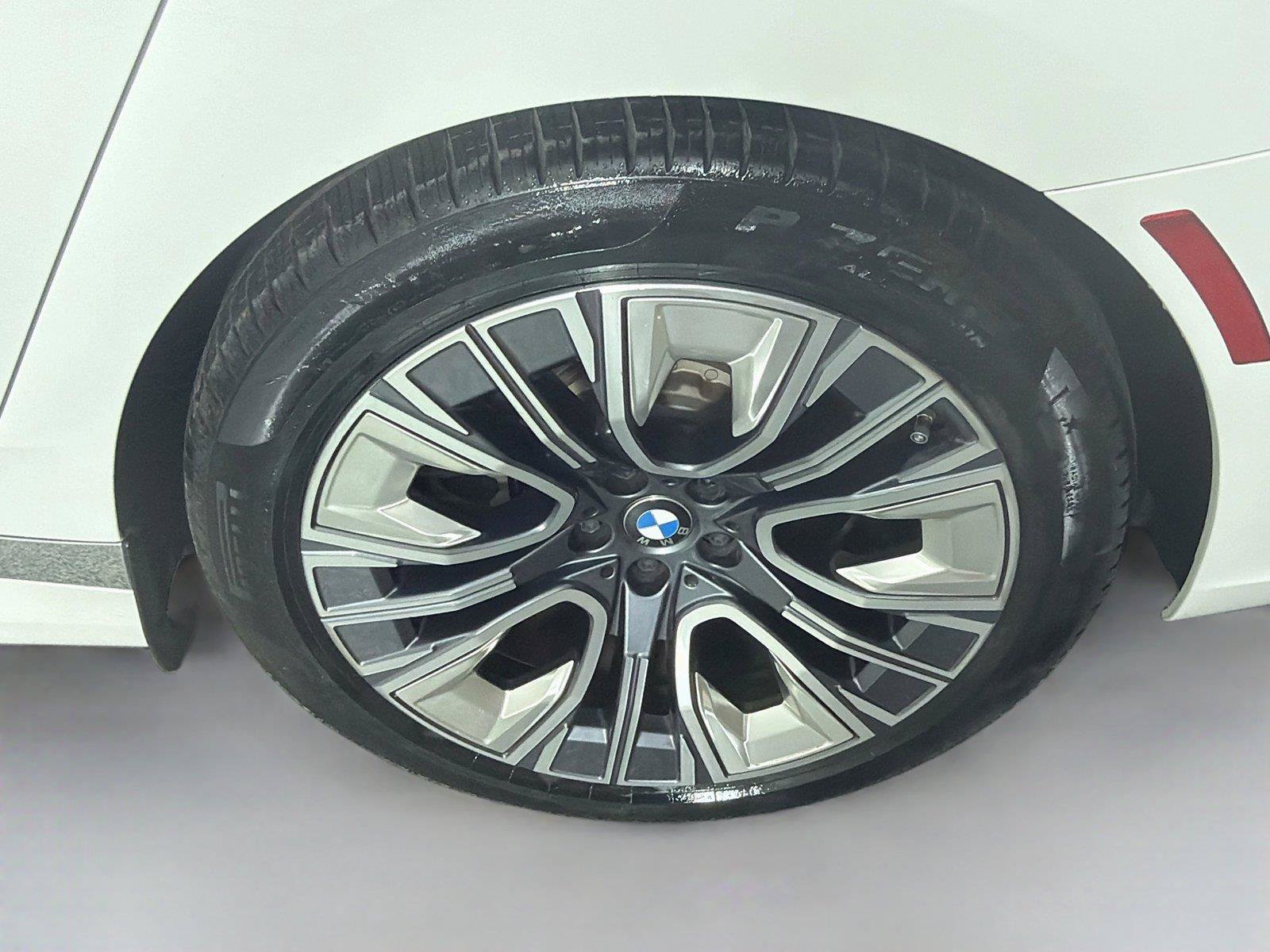 Used 2023 BMW i7 xDrive60 AWD/4WD image 32