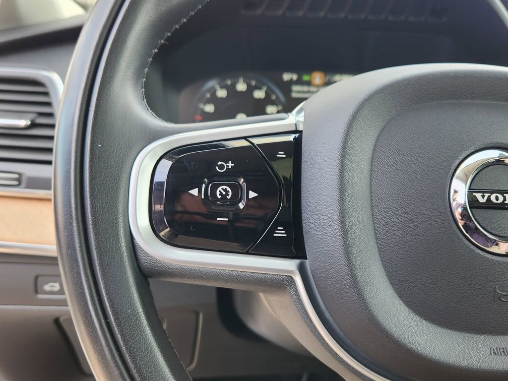Used 2021 Volvo XC90 T6 Momentum w/ Climate Package image 15