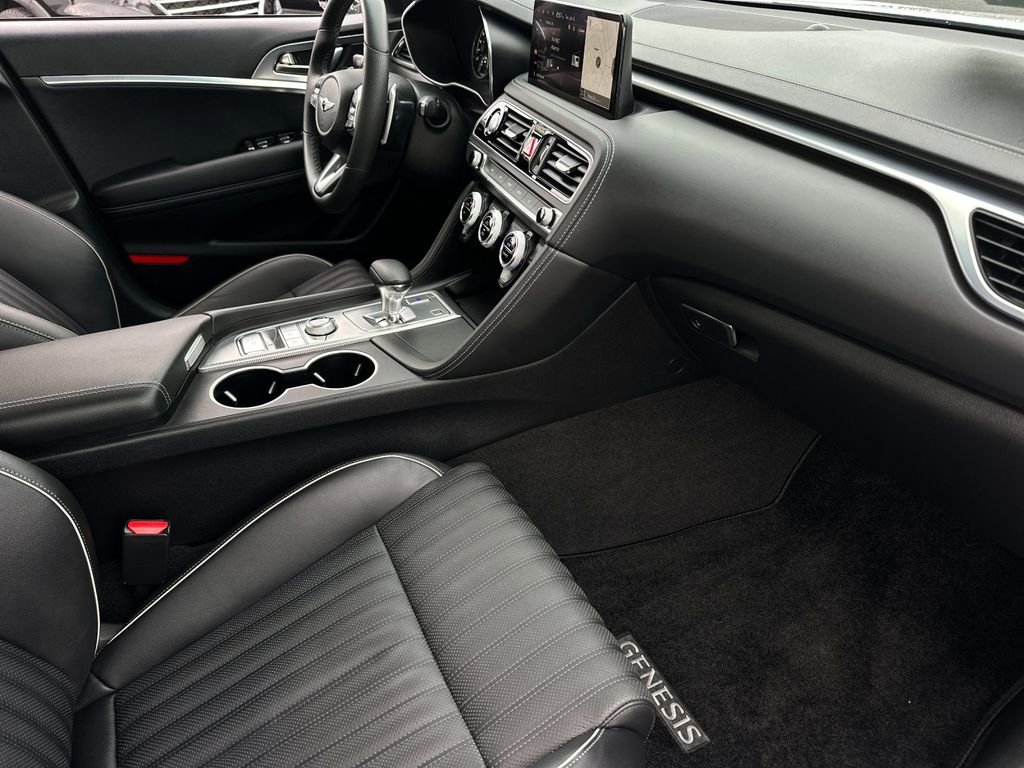 Used 2023 Genesis G70 3.3T image 16