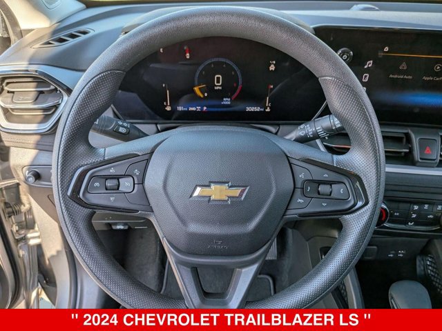 Used 2024 Chevrolet TrailBlazer LS AWD/4WD image 16