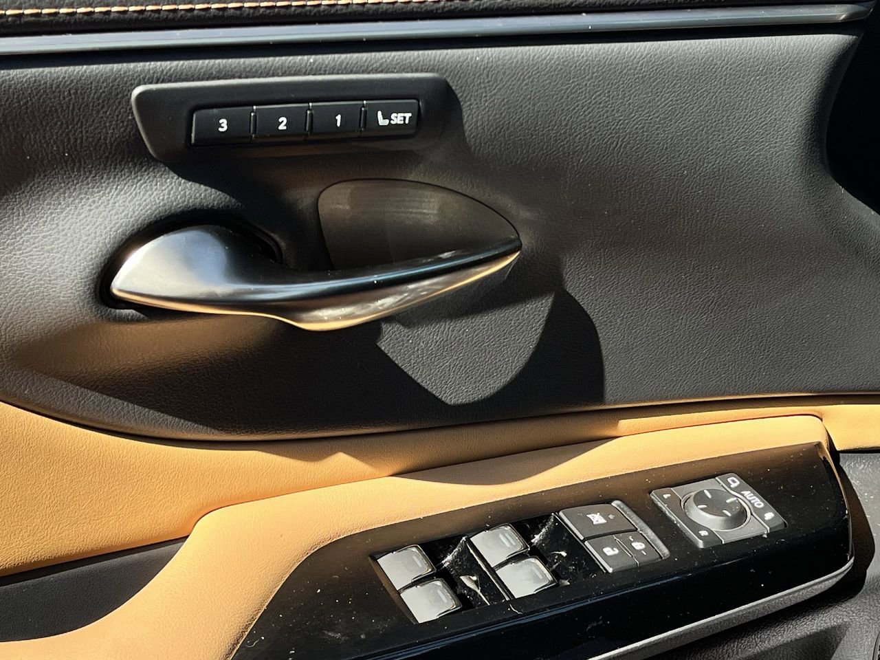 Used 2023 Lexus ES 350 w/ Premium Package FWD image 21