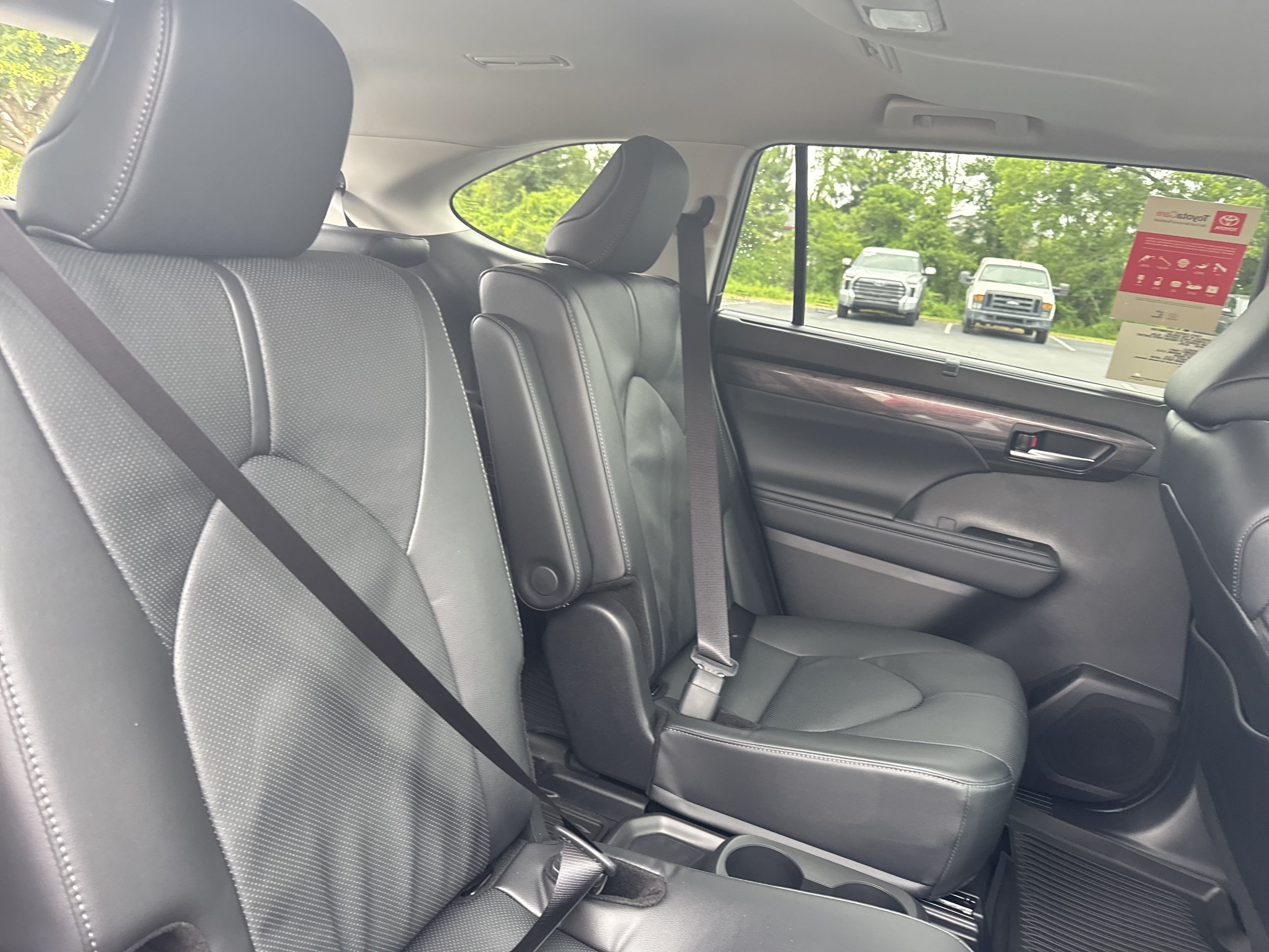 New 2025 Toyota Highlander Limited AWD/4WD image 31