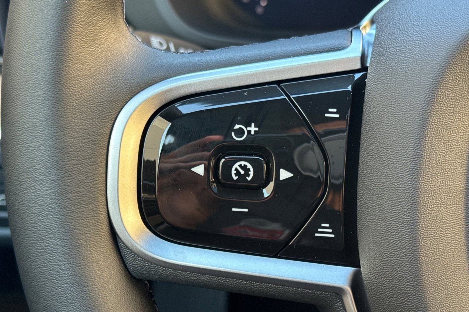 New 2026 Volvo XC60 B5 Plus w/ Protection Package Premier AWD/4WD image 26