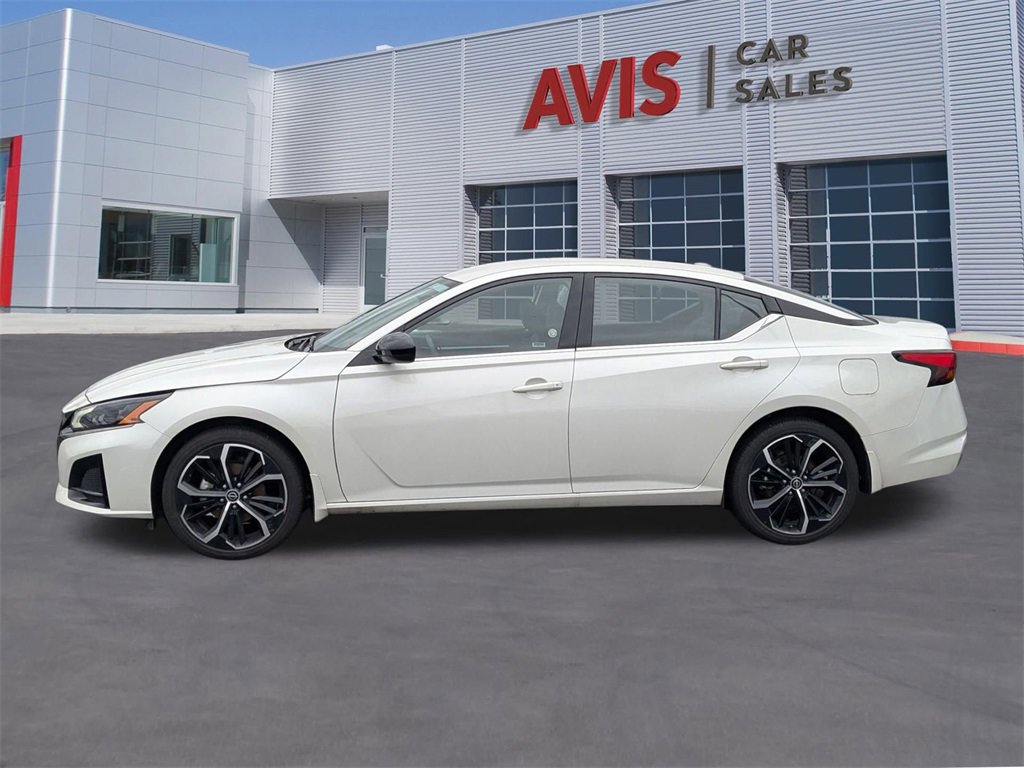 Used 2025 Nissan Altima 2.5 SR image 2