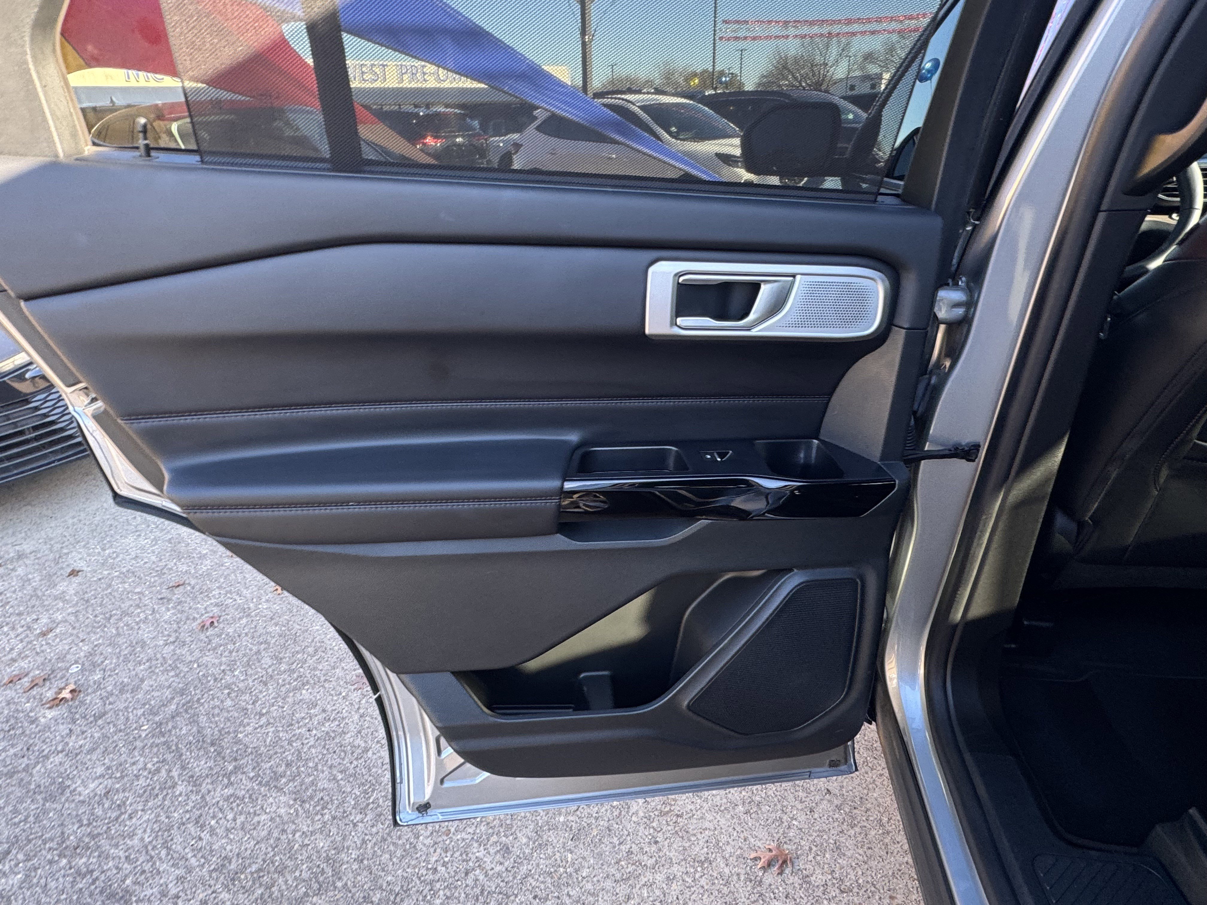 Certified 2022 Ford Explorer Platinum w/ Equipment Group 601A image 16