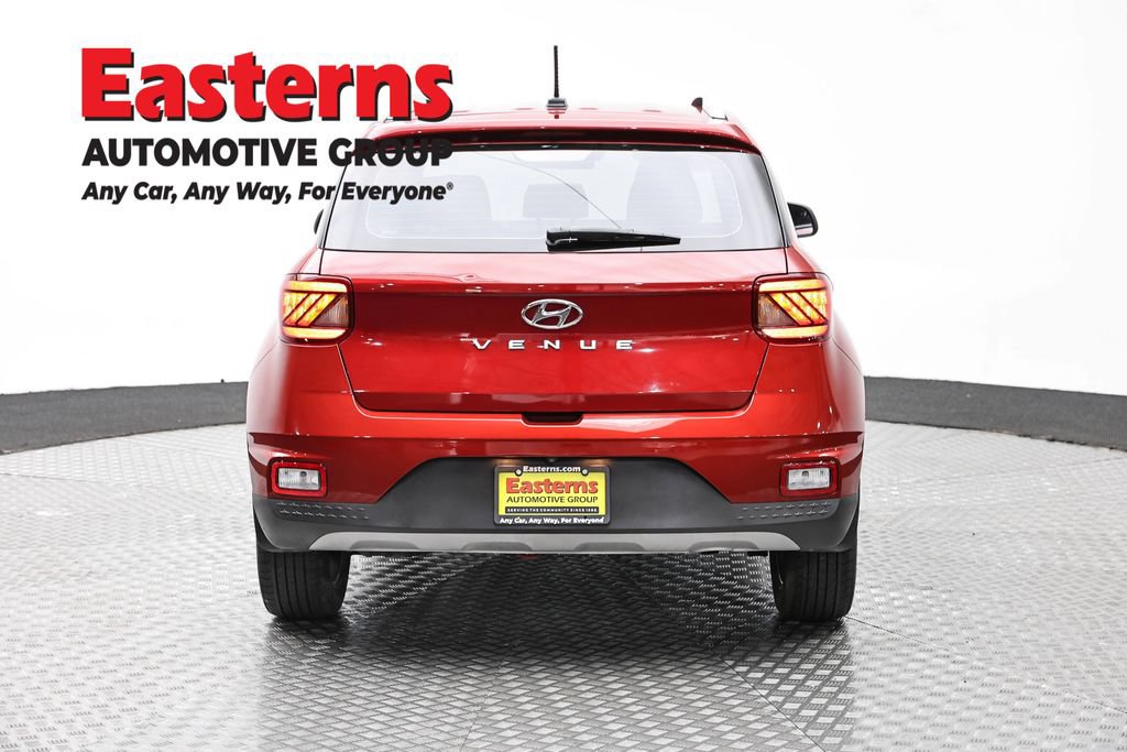Used 2024 Hyundai Venue Limited FWD image 6