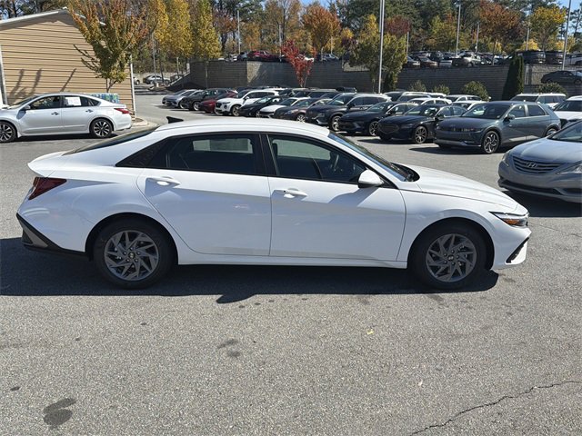 New 2026 Hyundai Elantra Blue image 8