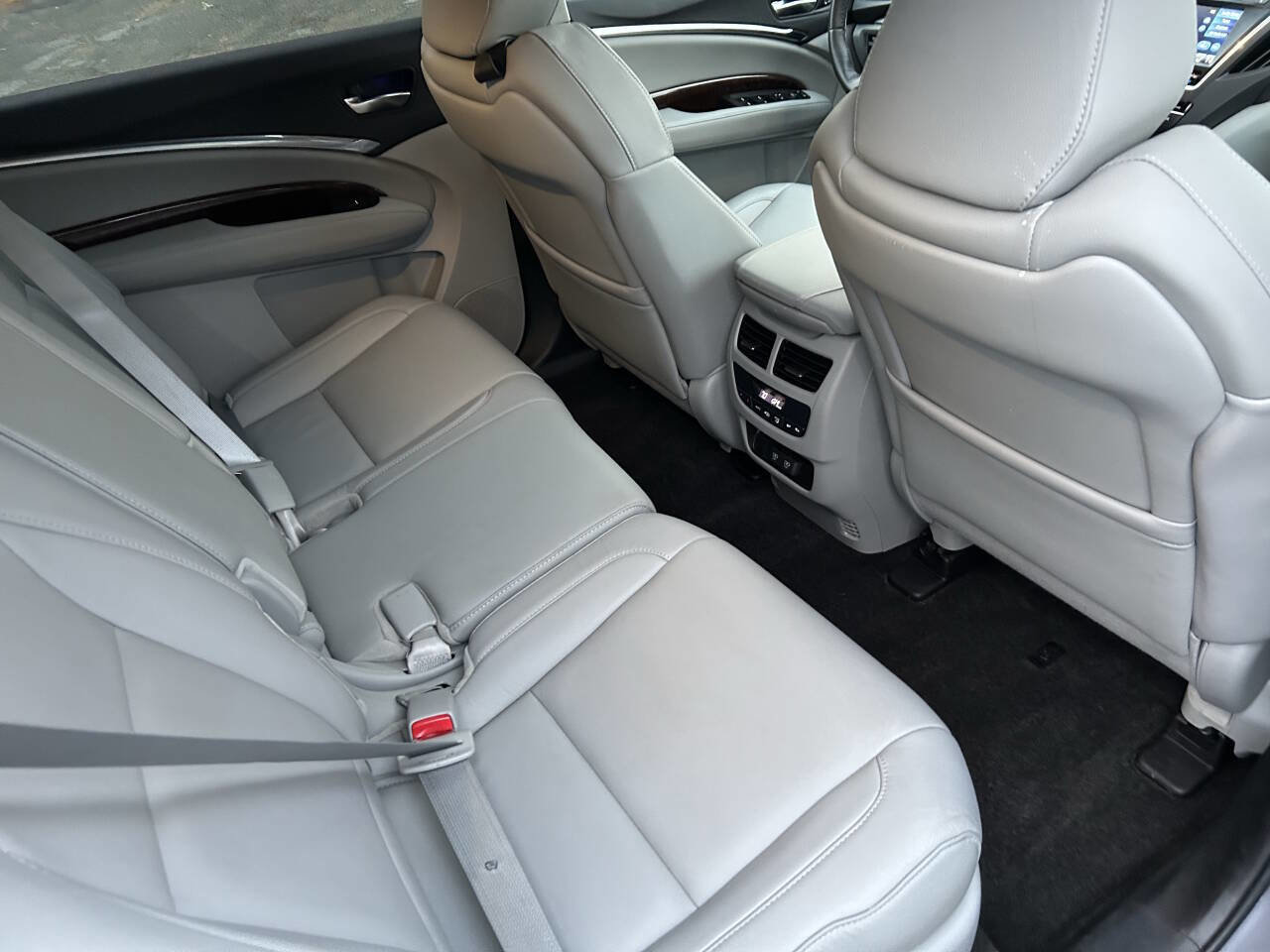 Used 2018 Acura MDX SH-AWD w/ Technology Package image 16