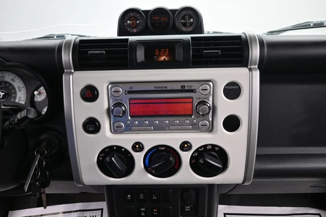 Used 2014 Toyota FJ Cruiser 4WD w/ Upgrade Package image 15