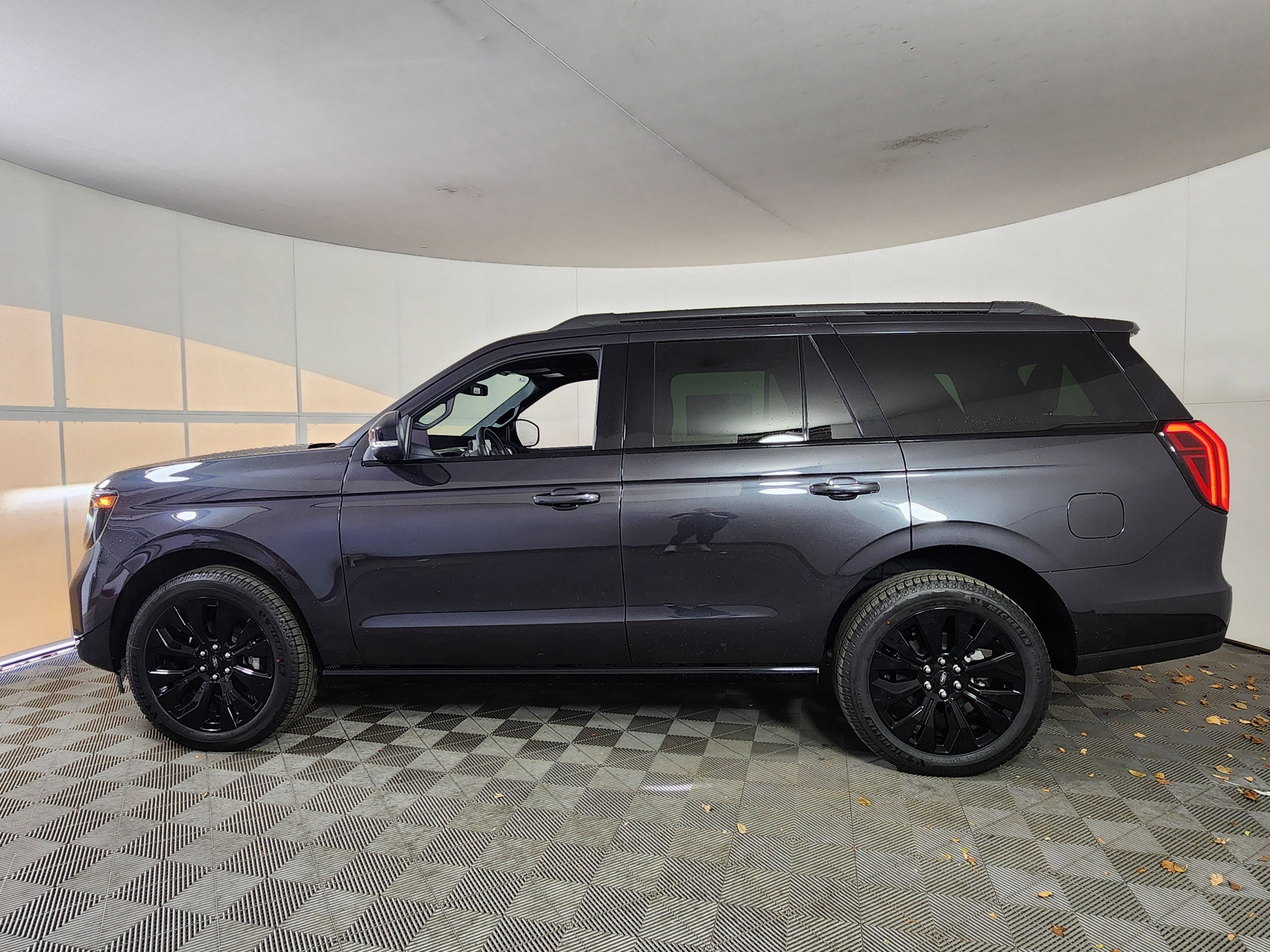 New 2025 Ford Expedition Platinum w/ Stealth Appearance Package image 4