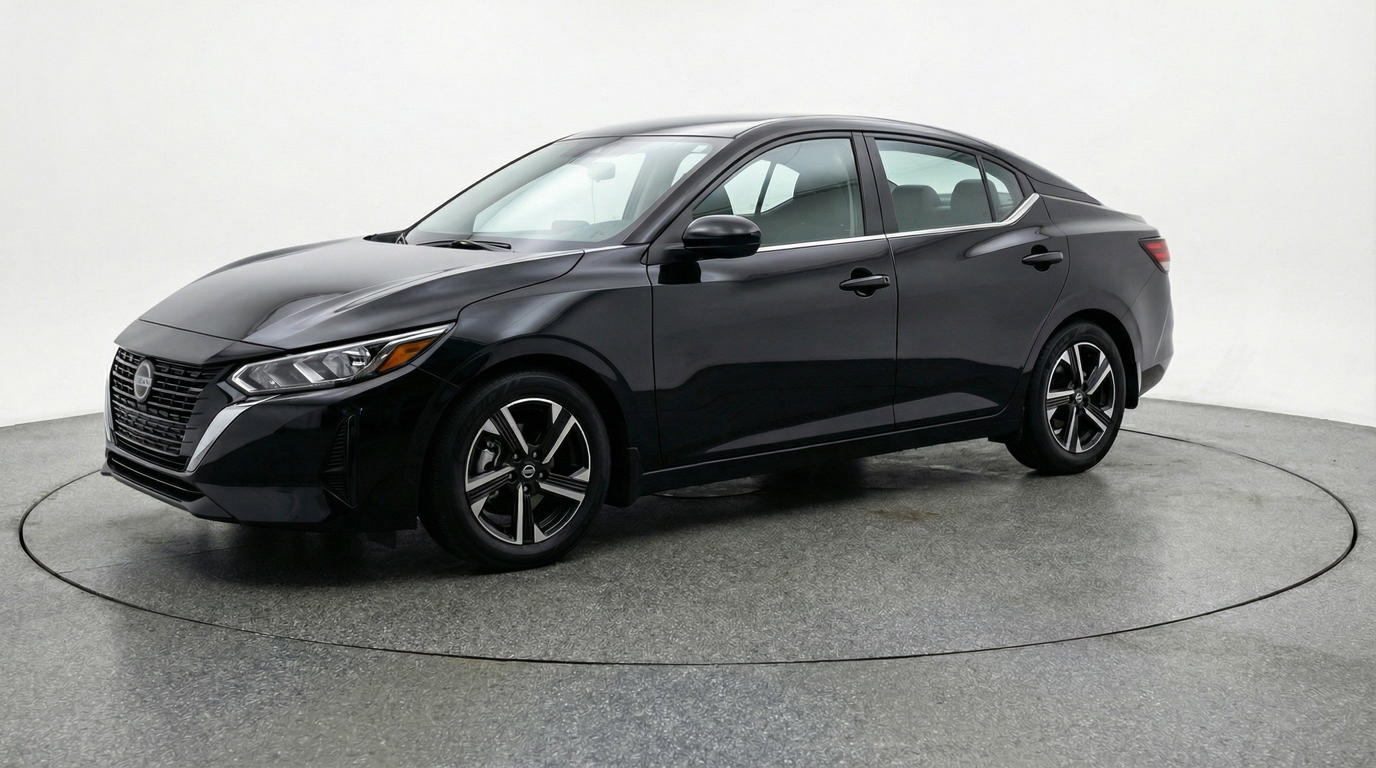 Used 2025 Nissan Sentra SV image 3