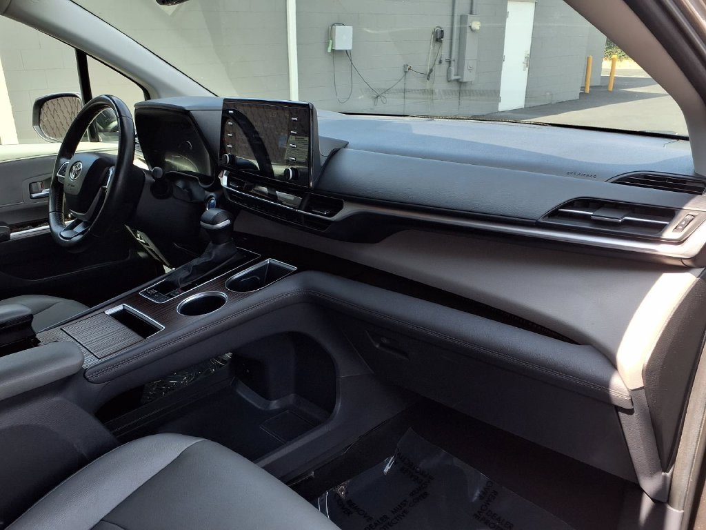 Certified 2024 Toyota Sienna XLE FWD image 36