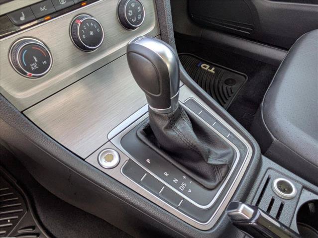 Used 2015 Volkswagen Golf TDI SE w/ Lighting Package FWD image 12