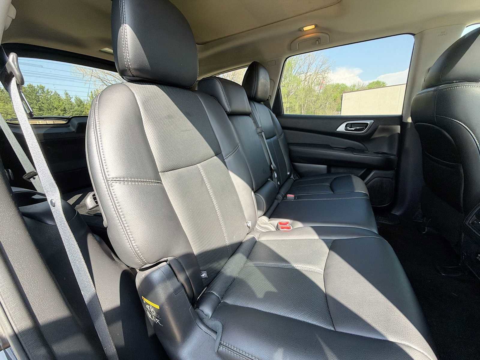 Used 2015 Nissan Pathfinder Platinum w/ Cargo Package image 18