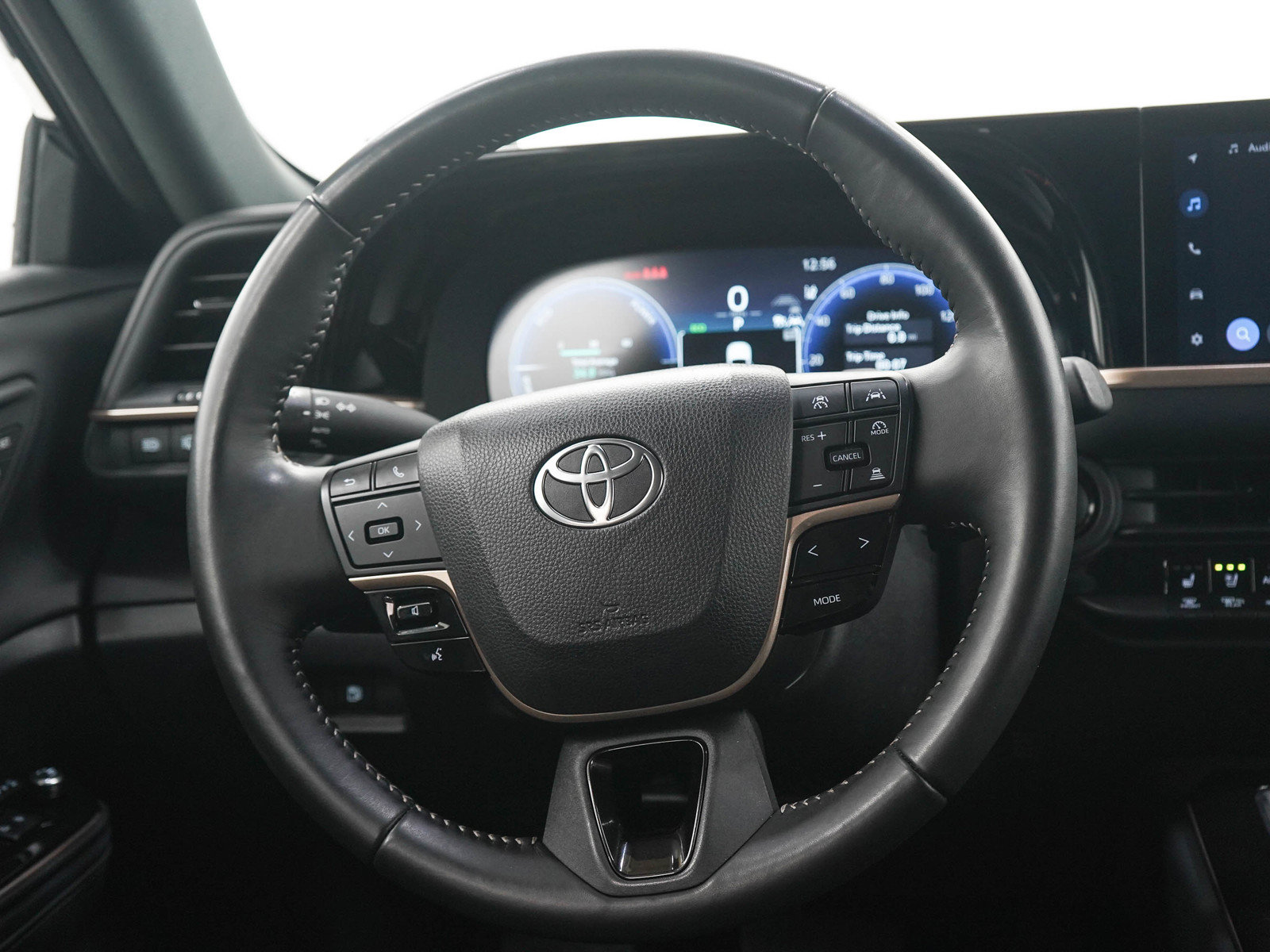 Used 2025 Toyota Crown Signia AWD/4WD image 17