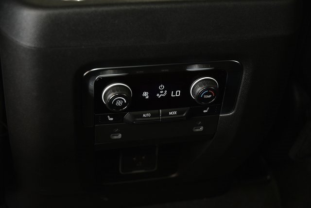 Used 2024 Chevrolet Suburban High Country image 21