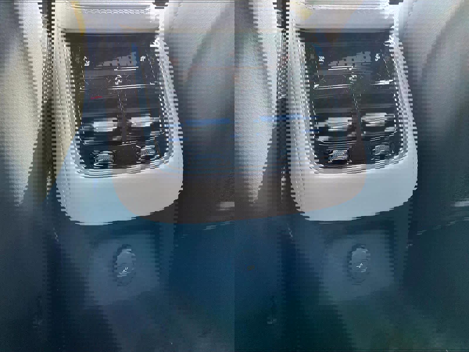 New 2026 Volvo XC90 T8 Ultra w/ Lounge Package image 16