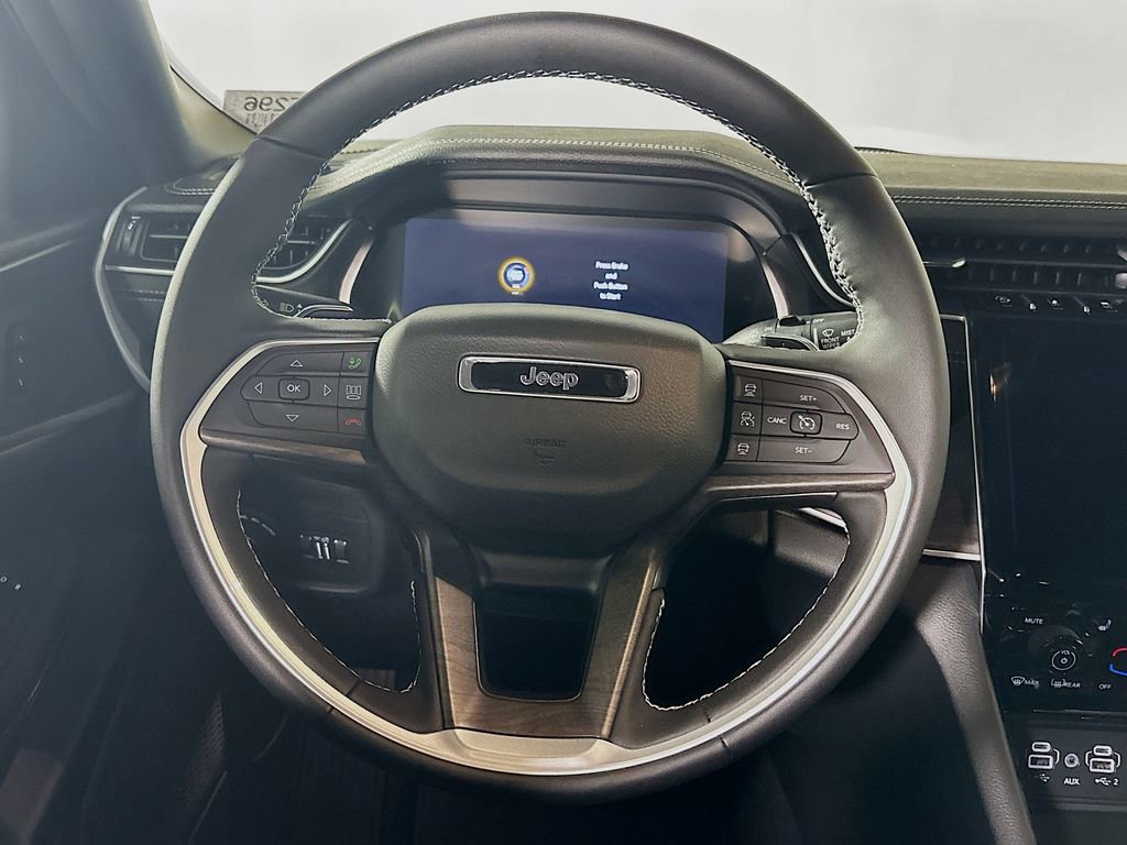 New 2025 Jeep Grand Cherokee Limited w/ Luxury Tech Group II image 13