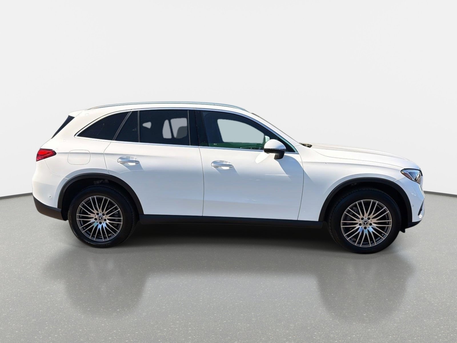 Used 2025 Mercedes-Benz GLC 300 image 2