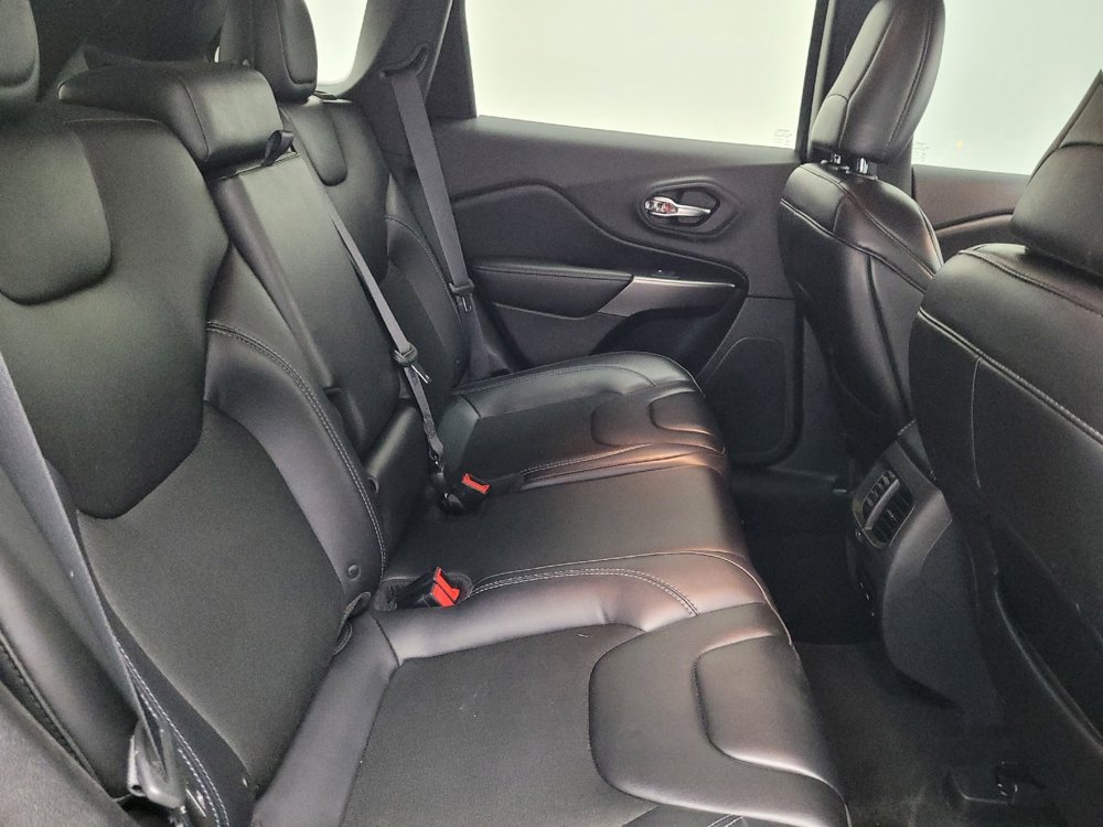 Used 2019 Jeep Cherokee Latitude Plus w/ Cold Weather Group AWD/4WD image 19