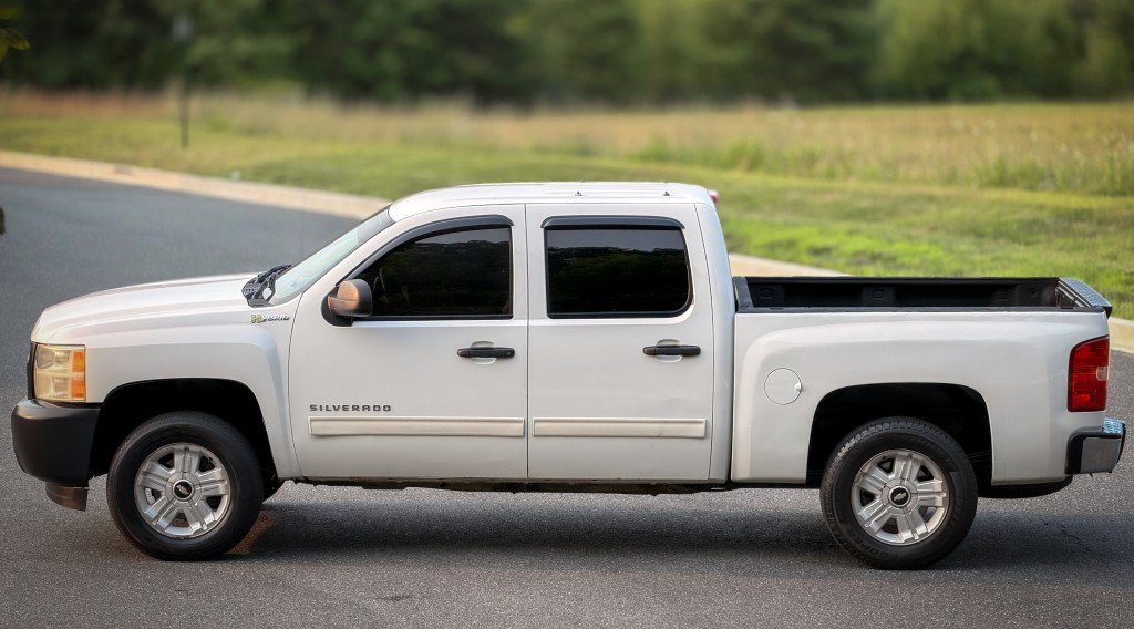 Used 2010 Chevrolet Silverado 1500 4x4 Crew Cab Hybrid image 3