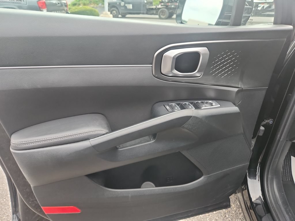 Certified 2023 Kia Sorento EX AWD/4WD image 11