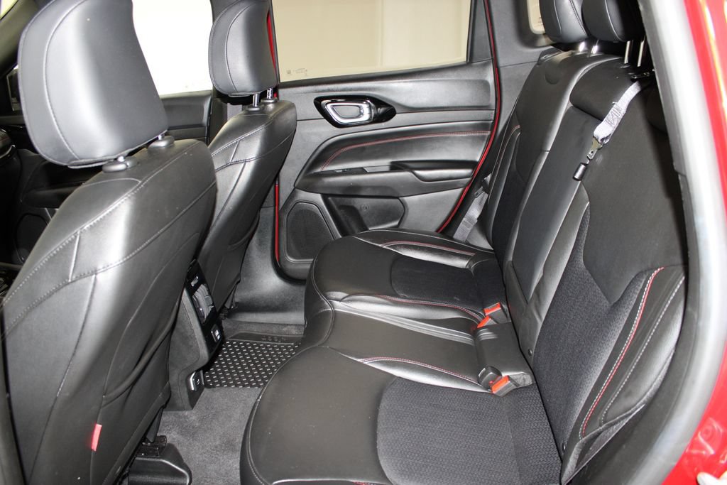 Used 2025 Jeep Compass Trailhawk AWD/4WD image 21