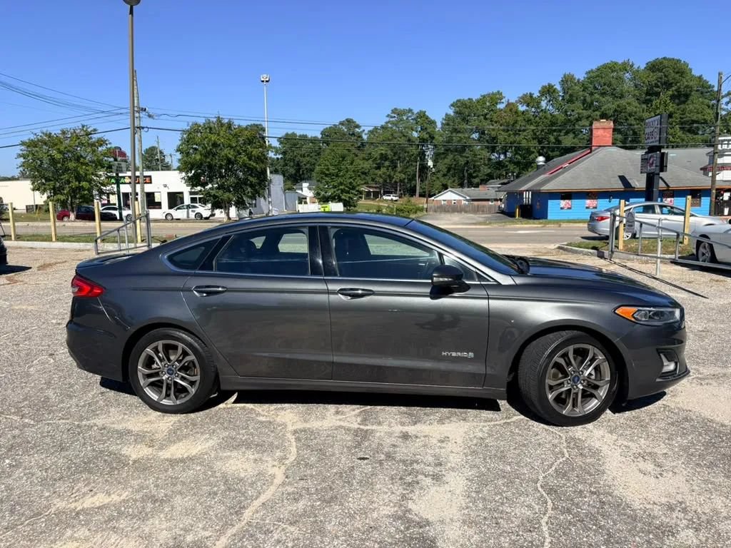 Used 2019 Ford Fusion Titanium FWD image 5