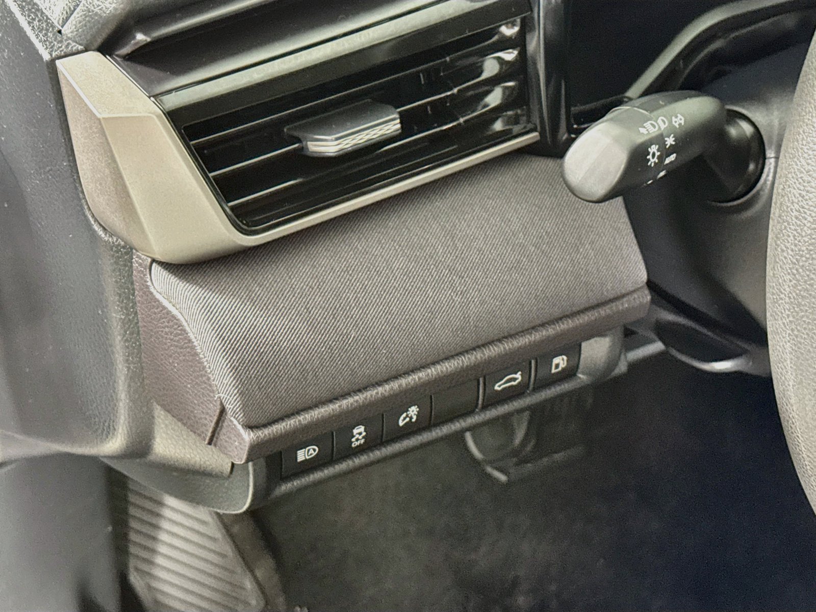 Used 2025 Toyota Camry LE FWD image 7