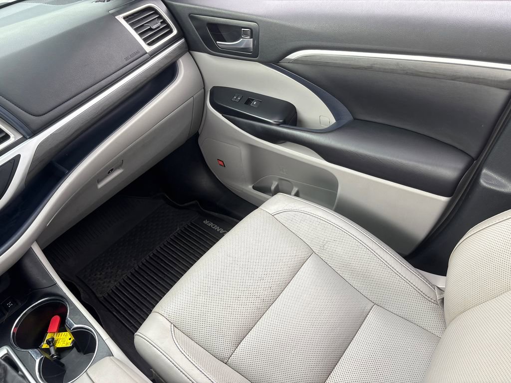 Used 2019 Toyota Highlander Limited Platinum image 15