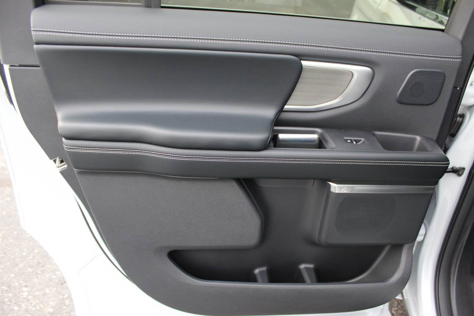 New 2025 Ford Expedition Max Platinum w/ Driver's Package image 17