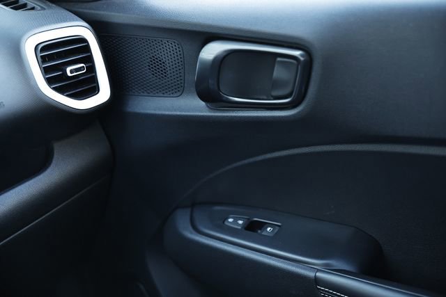 Used 2024 Hyundai Venue Limited image 41