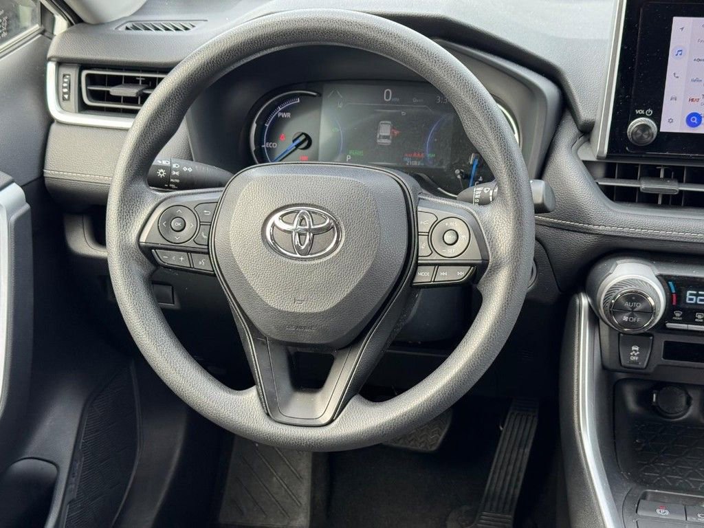 Used 2025 Toyota RAV4 XLE AWD/4WD image 12