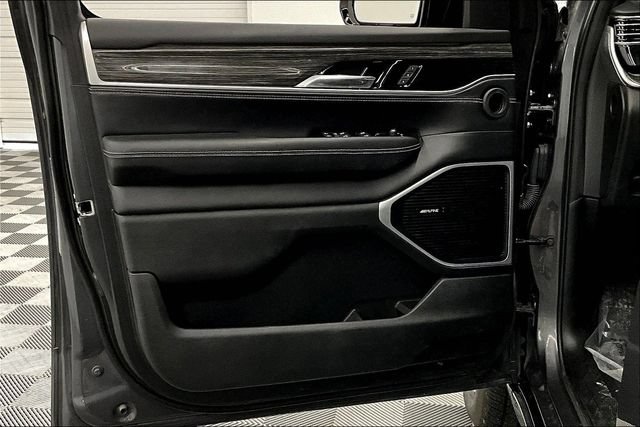 Used 2022 Jeep Wagoneer Series II AWD/4WD image 19