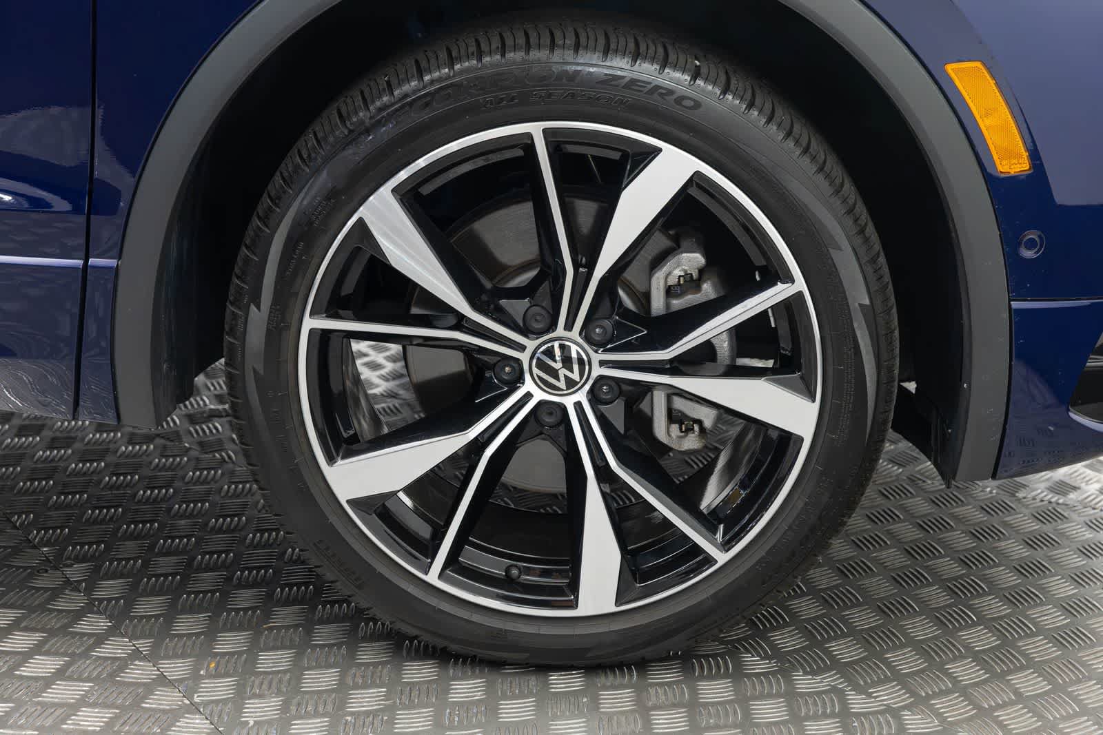 Used 2023 Volkswagen Tiguan SEL R-Line AWD/4WD image 51