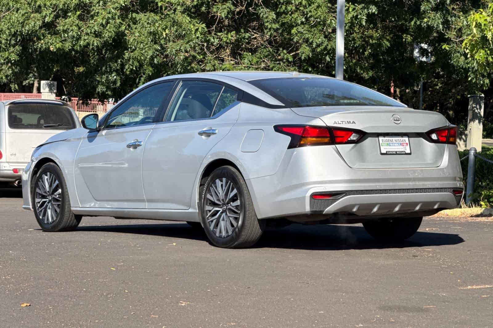Used 2025 Nissan Altima 2.5 SV FWD image 6