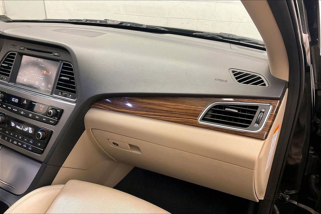 Used 2016 Hyundai Sonata Limited w/ Option Group 02 FWD image 15