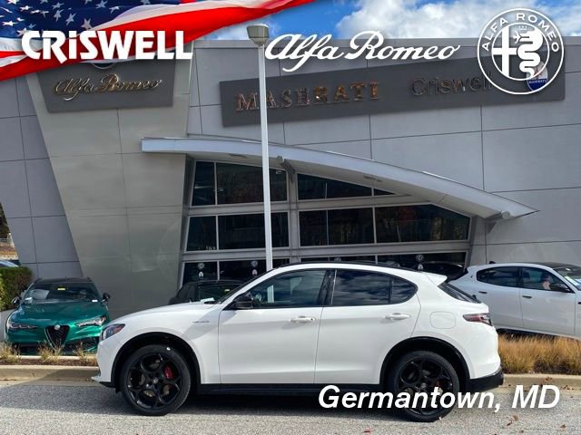 New 2025 Alfa Romeo Stelvio Sprint image 8