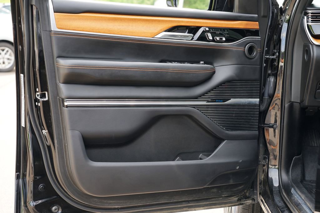 Used 2022 Jeep Grand Wagoneer Series III image 14