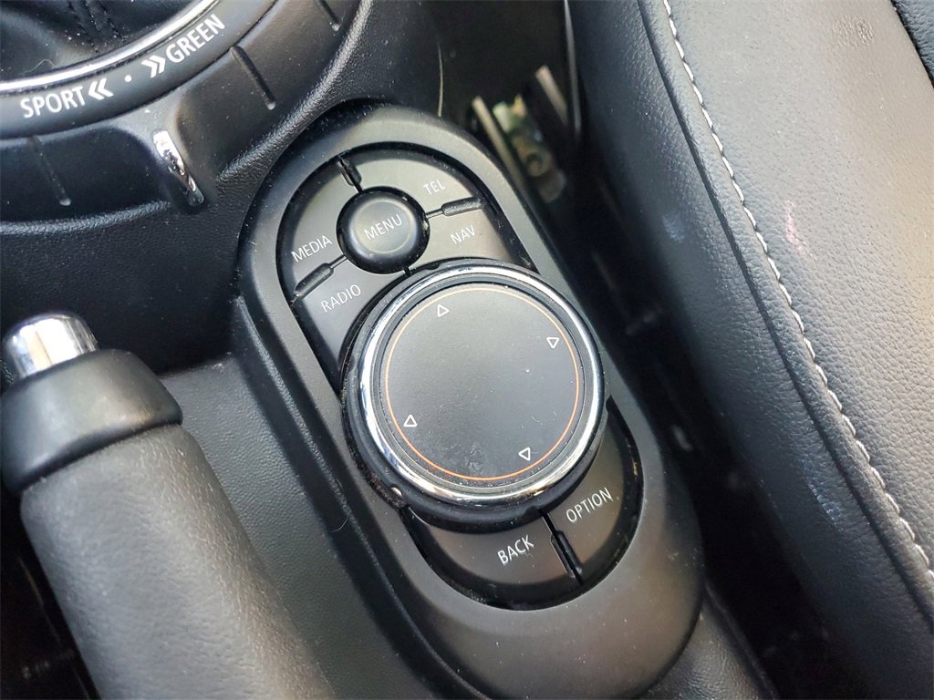 Used 2017 MINI Cooper 4-Door Hardtop image 24