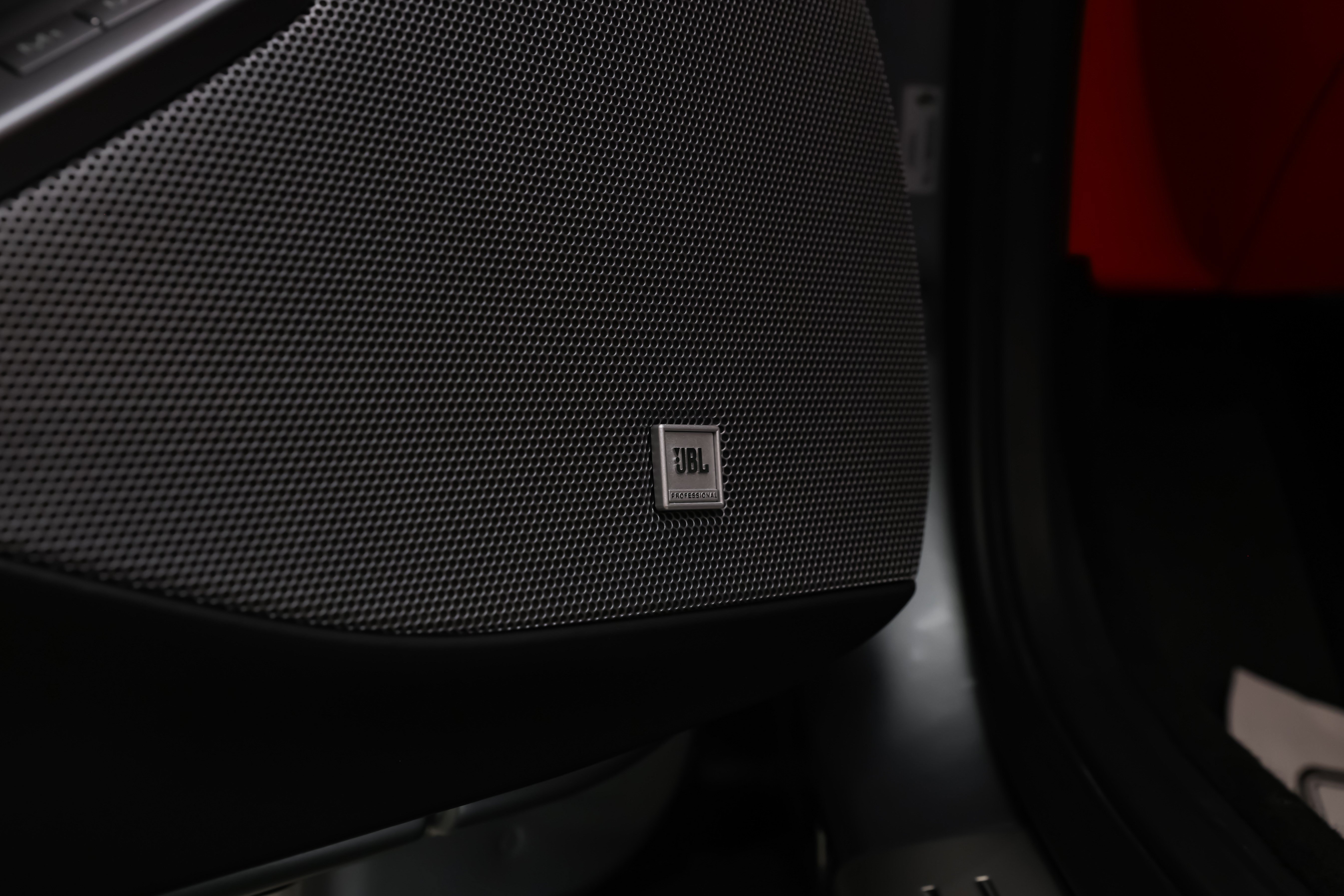 Used 2019 Ferrari Portofino RWD image 48