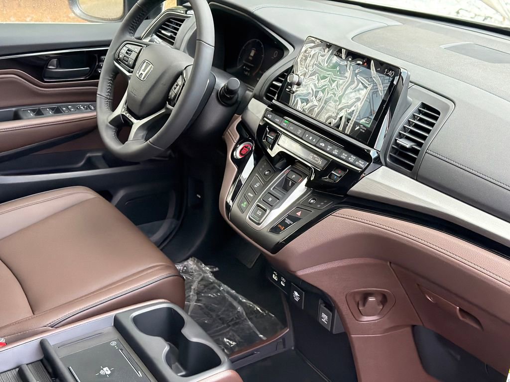 New 2026 Honda Odyssey Touring image 9