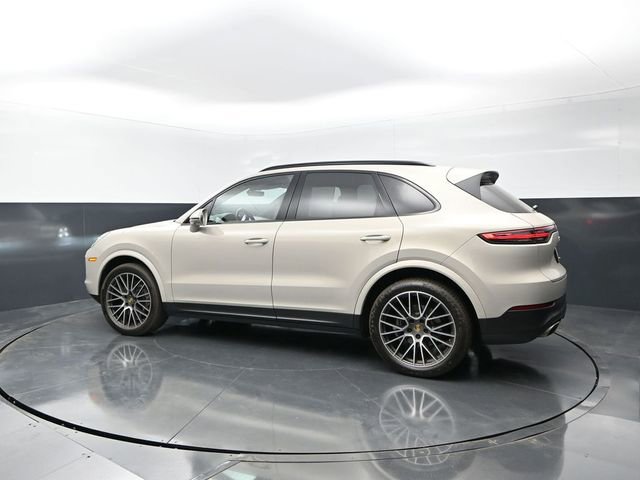 Used 2022 Porsche Cayenne Platinum Edition AWD/4WD image 2