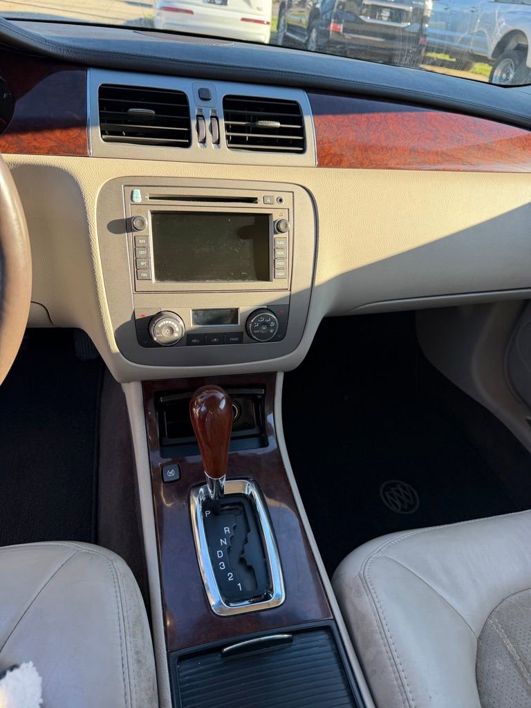 Used 2011 Buick Lucerne Super image 16