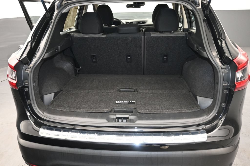 Used 2020 Nissan Rogue Sport SV FWD image 14