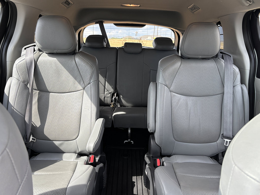 Certified 2023 Toyota Sienna Limited FWD image 34